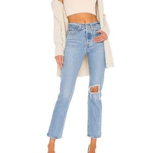 Levi’s Wedgie Straight Ankle in Tango Fray Size 30W/ 28L